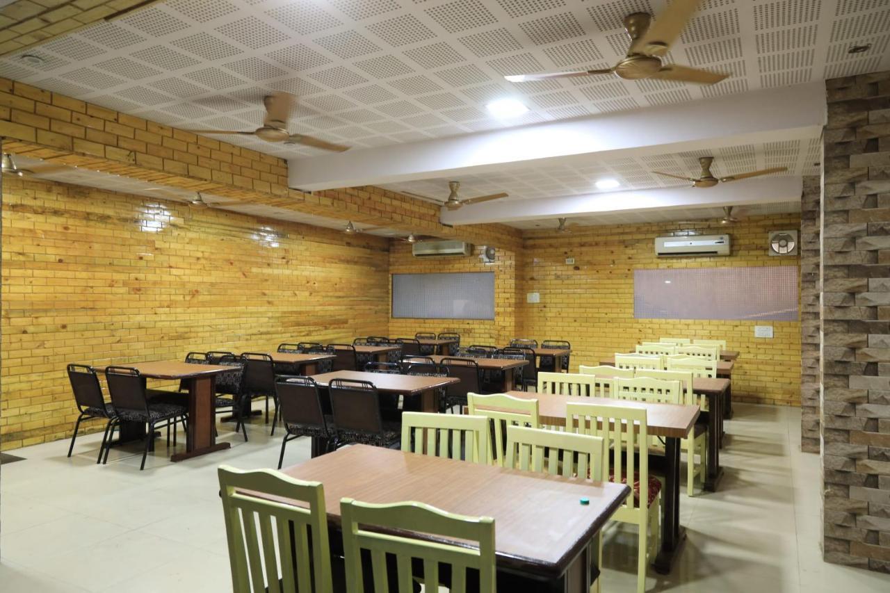 Oyo Flagship 77764 Hotel Rahul Ganeshpeth Colony Nagpur Esterno foto