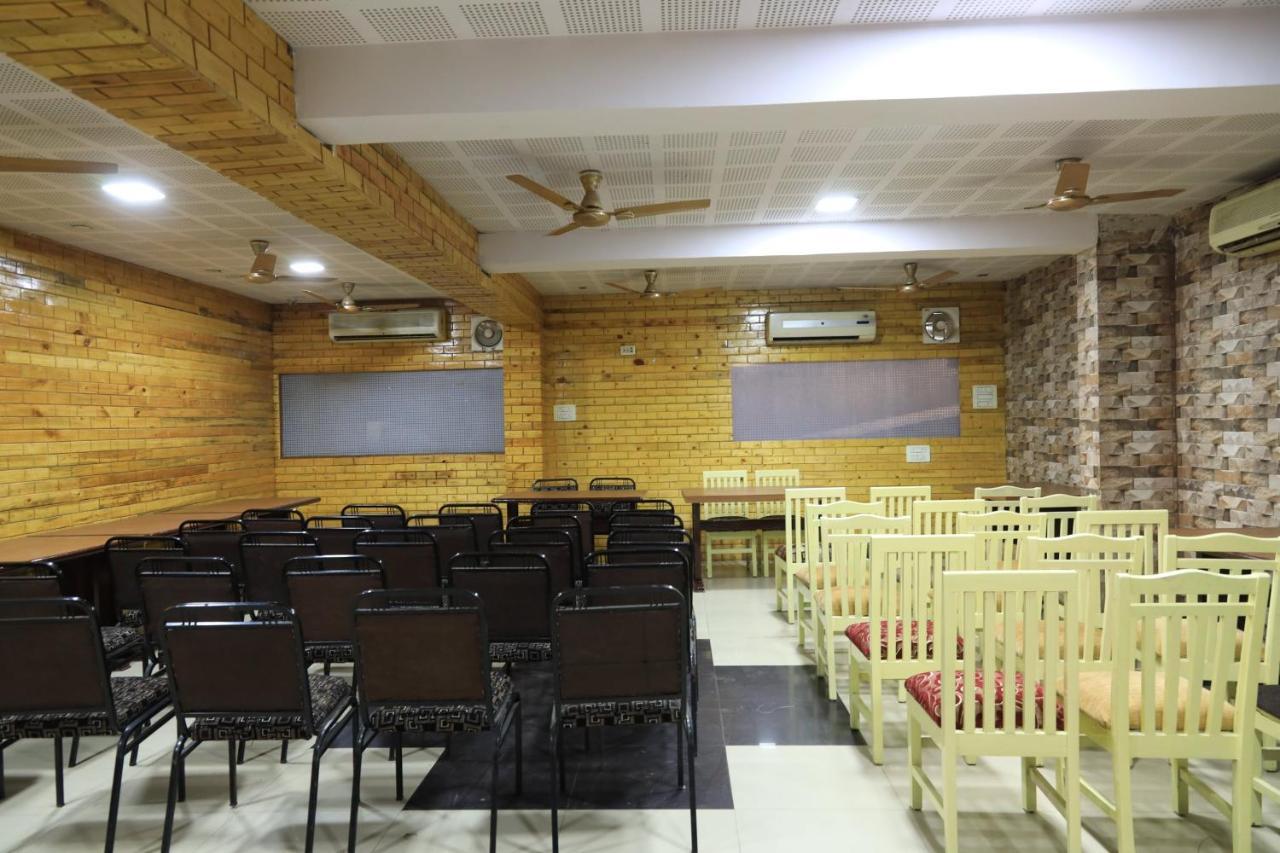 Oyo Flagship 77764 Hotel Rahul Ganeshpeth Colony Nagpur Esterno foto