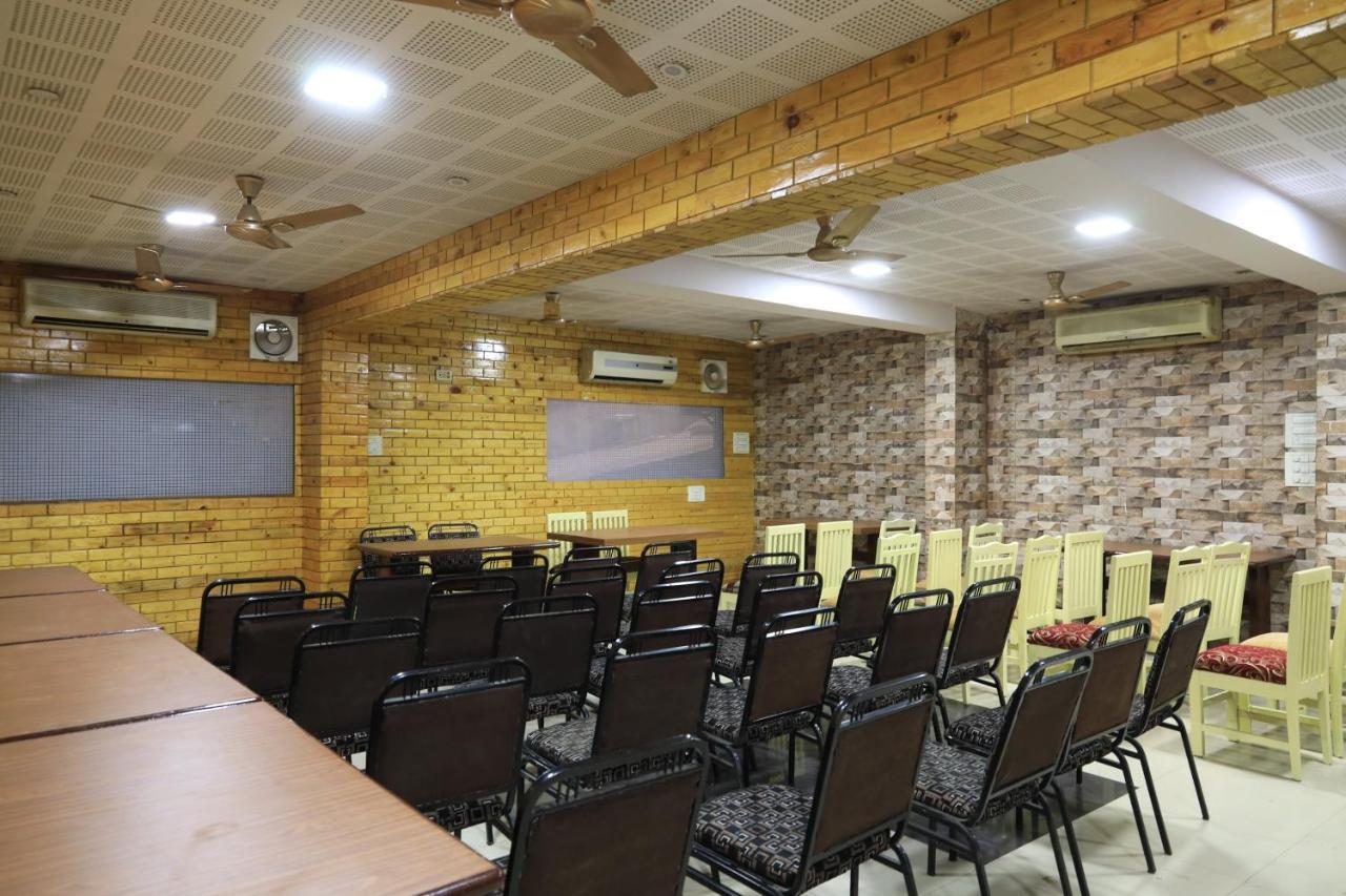 Oyo Flagship 77764 Hotel Rahul Ganeshpeth Colony Nagpur Esterno foto